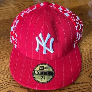 59 Fifty Yankees hat size 7 1/4 Brand New